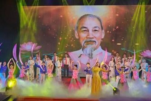 Giao lưu nghệ thuật Việt Nam - Lào 'Nghĩa tình sắt son, đời đời bền vững'