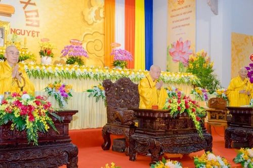 BR-VT: Hội đồng Thập sư Tăng - Ni tấn đàn truyền giới đến giới tử Đại giới đàn Minh Nguyệt