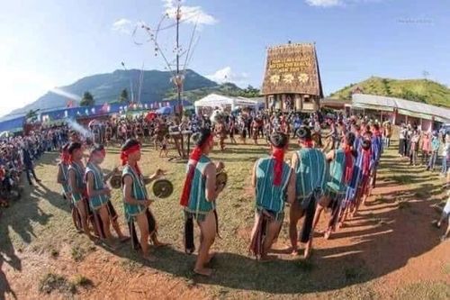 Chư Pãh – Gia Lai: Chính thức khai màn Lễ hội hoa dã quỳ-núi lửa Chư Đang Ya năm 2023.