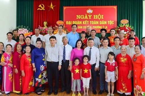 Chủ nhiệm Ủy ban Văn hóa, Giáo dục Nguyễn Đắc Vinh dự Ngày hội Đại đoàn kết toàn dân tộc tại Tuyên Quang