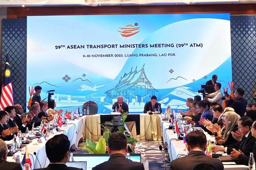 Các nước ASEAN thống nhất hợp tác phát triển vận tải xuyên biên giới