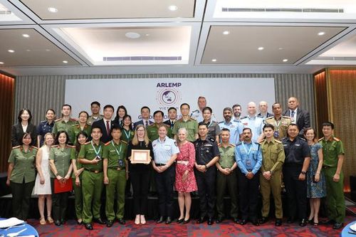 Trao Kỷ niệm chương 'Bảo vệ an ninh Tổ quốc' tặng hai cá nhân