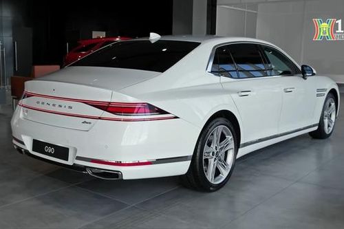 Genesis G90 có mui xe vỏ sò lớn nhất thế giới