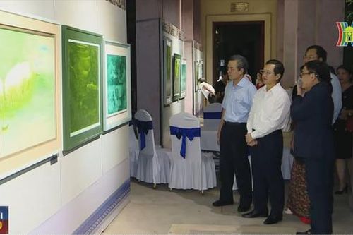 Triển lãm tranh 'Gió ngàn' lan tỏa tình yêu Hà Nội