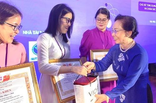 Tôn vinh 62 nữ trí thức trẻ có thành tích xuất sắc trong nghiên cứu khoa học