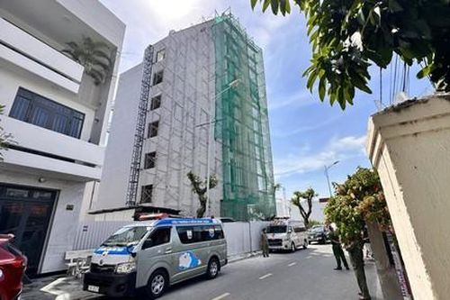Đứt dây cáp ròng rọc khiến 3 công nhân xây dựng rơi xuống đất tử vong
