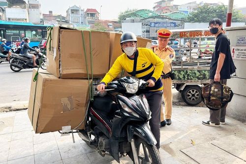 Xử lý nghiêm xe chở hàng cồng kềnh trên phố