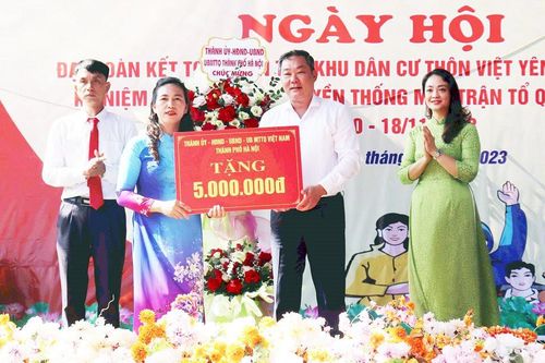 Phó Chủ tịch Thường trực UBND thành phố Lê Hồng Sơn dự Ngày hội Đại đoàn kết tại xã Đông Yên