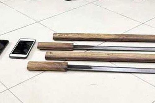 Tạm giữ 3 đối tượng cướp tài sản