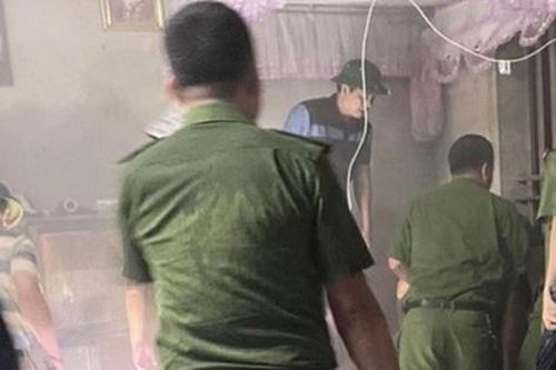 Hiện trường cô gái tưới 10 lít xăng lên người rồi đốt trước nhà bố chồng cũ