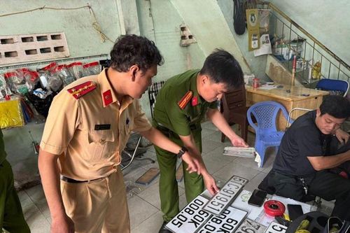 Ra quân kiểm tra, xử lý các cơ sở cung cấp biển số xe trái phép