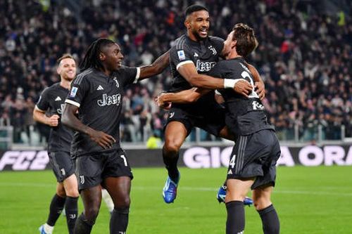Các trung vệ thay nhau ghi bàn, Juventus tạm chiếm ngôi đầu Serie A
