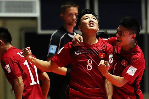 ĐT Việt Nam thắng 4-2 trước đối thủ mạnh hơn tại trận ra quân World Cup, thiết lập 2 cột mốc lịch sử, khiến FIFA khen ngợi