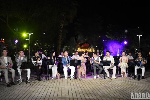 Hàng trăm khán giả Đà Nẵng đến với Chương trình Sing With Me - Tự tình