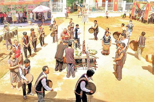 Để văn hóa truyền thống 'nở hoa' ở thời hiện đại