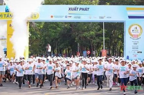 4.500 học sinh, sinh viên chạy bộ gây quỹ phát triển tầm vóc Việt