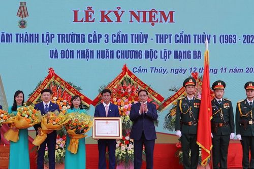 Thủ tướng Phạm Minh Chính dự lễ kỷ niệm 60 năm thành lập Trường THPT Cẩm Thủy 1