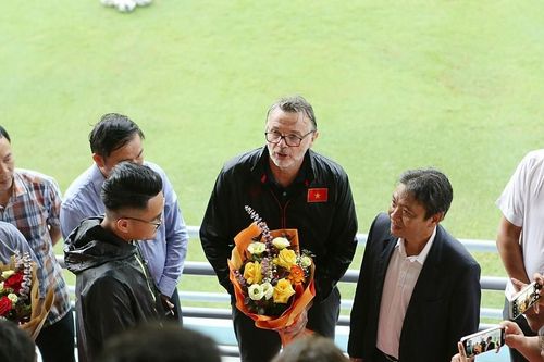 HLV Troussier: 'Chúng tôi đã sẵn sàng đương đầu mọi thử thách'