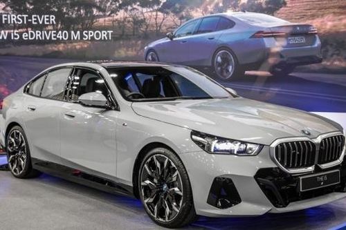 Cận cảnh xe điện BMW i5 2024 ra mắt tại Malaysia, giá trên 2 tỷ đồng