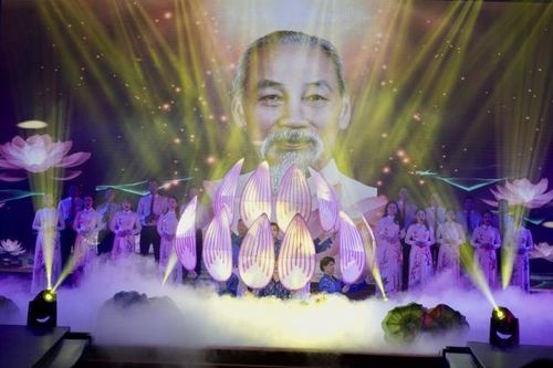 Giao lưu nghệ thuật Việt Nam-Lào: 'Nghĩa tình sắt son - Đời đời bền vững'