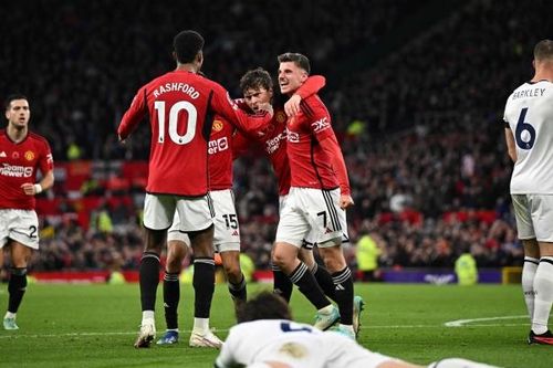 Lindelof hóa người hùng, MU áp sát top 4 Ngoại hạng Anh
