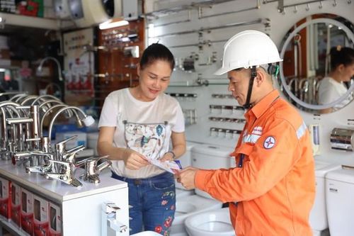Giá điện tăng; lãi suất ngân hàng thấp kỷ lục