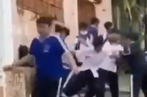 Nam sinh bị nhóm người đánh đập, Phòng Giáo dục báo cáo... chỉ 2 người tham gia