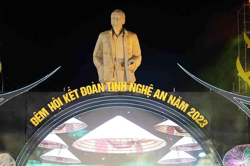 Nghệ An tổ chức đêm hội 'Vang mãi bài ca kết đoàn' trên phố đi bộ