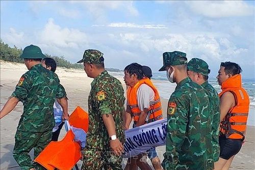 Tìm thấy nam học sinh mất tích khi tắm biển tại Quảng Trị