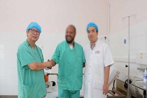 Cứu sống bệnh nhân người Mỹ bị bóc tách động mạch chủ cấp tính