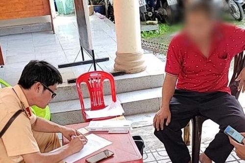 Bắt xe khách vận chuyển thuốc lá lậu liên tỉnh