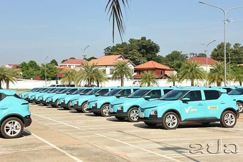 VinFast khai trương dịch vụ taxi Xanh SM tại Lào