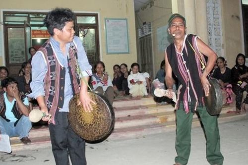Để tiếng cồng chiêng vang mãi