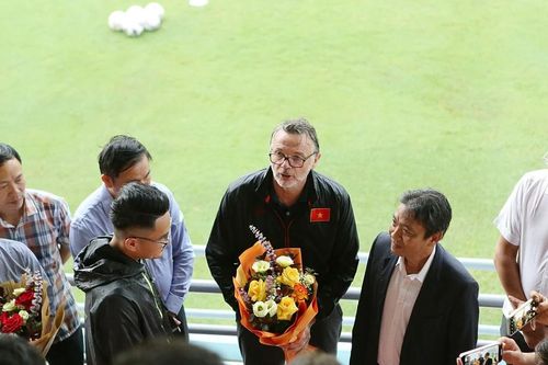 HLV Troussier: Đội tuyển Việt Nam sẵn sàng đương đầu với thử thách