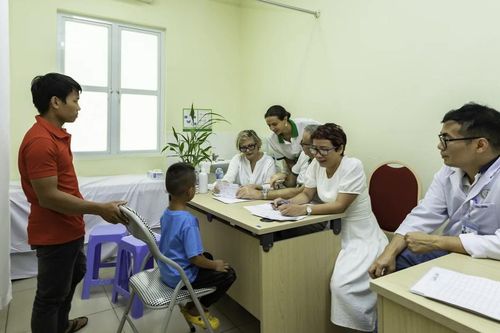 Chuyên gia VN và quốc tế chia sẻ kinh nghiệm phẫu thuật dị tật bộ phận sinh dục