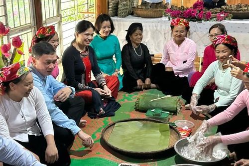 Chủ tịch Hội LHPN Việt Nam Hà Thị Nga dự Ngày hội Đại đoàn kết dân tộc tại xã Vĩnh Yên, Lào Cai