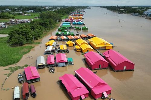'Làng bè sắc màu' ở vùng biên