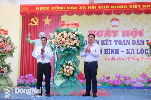 Quyền Chủ tịch UBND tỉnh Võ Tấn Đức dự Ngày hội Đại đoàn kết toàn dân tộc tại khu tái định cư sân bay Long Thành