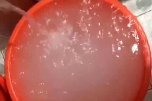 Nước một số nơi ở TP.Biên Hòa có màu đục là do thay đồng hồ điện tử