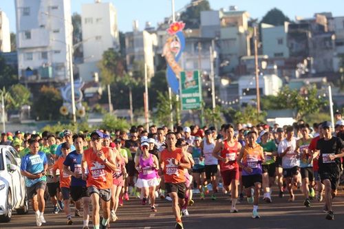 Gia Lai: Hàng trăm người tham gia giải chạy quyên góp từ thiện