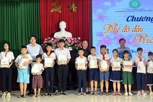 300 triệu đồng hỗ trợ trẻ em mồ côi có hoàn cảnh khó khăn