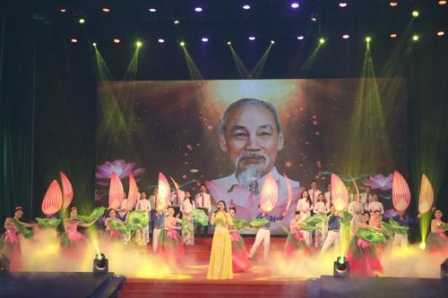 Giao lưu nghệ thuật Việt Nam - Lào 'Nghĩa tình sắt son, đời đời bền vững'
