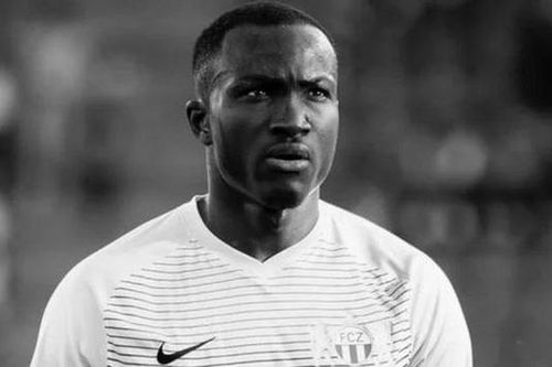 Tuyển thủ Ghana qua đời ngay trên sân vì đột quỵ