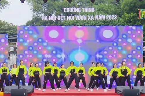 Hơn 600 phụ nữ Thủ đô đồng diễn dân vũ