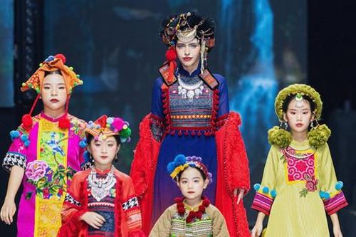 Tiếp nối dòng chảy thời trang bền vững