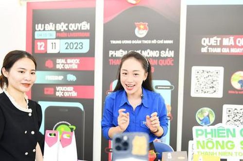 Khai mạc hội chợ nông sản của các nhà nông trẻ