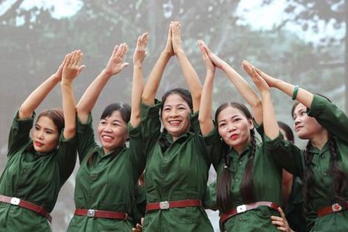 Màn đồng diễn dân vũ 600 người của phụ nữ Thủ đô