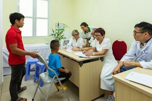 Chuyên gia thế giới và bác sĩ Việt Nam 'bàn' cách chữa dị tật tiết niệu - sinh dục tốt nhất cho trẻ