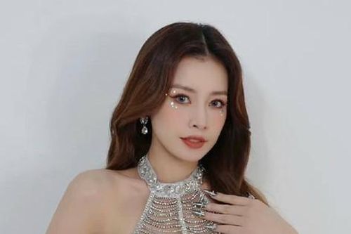 Chi Pu có thực sự hết đường hoạt động ở Trung Quốc sau khi bị tố hát nhép?