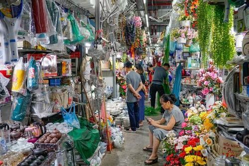 Khám phá khu chợ trăm tuổi ở Hà Nội dưới lòng đất